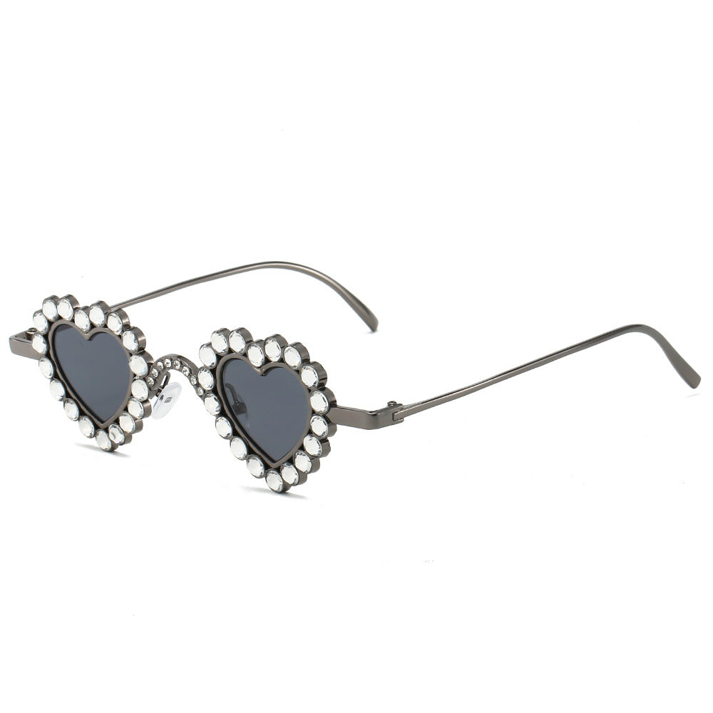 new love-shaped diamond-encrusted sunglasses